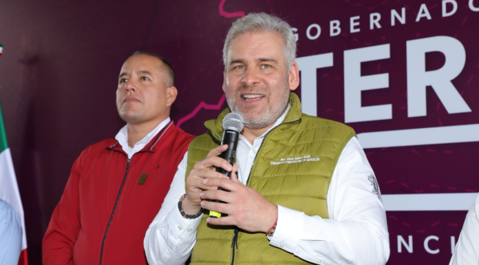 Bedolla lleva audiencia pública a Madero; mezcaleros reconocen impulso al sector