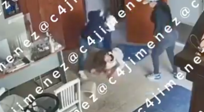 #VIDEO | Entre siete personas, golpean y asaltan a doctora en su propia casa en Puebla