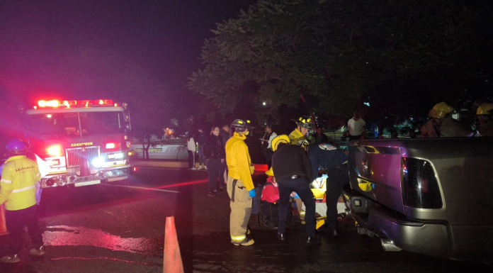 Camioneta choca contra camión de carga en el libramiento de Morelia; hay 1 herido