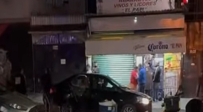 #VIDEO || Tensión y amenazas a la salida del concierto de Carin León: vehículos, estrobos y arma de fuego