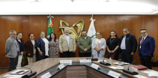 Entrega Bedolla al IMSS, 40 mil firmas en favor del nuevo hospital en Villas del Pedregal