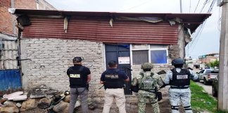 En coordinación interinstitucional, asegura FGE más de mil 500 dosis de metanfetamina y detiene a dos personas, en cateos en Morelia