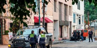 Sujeto quema una Jeep propiedad de Cuixi Panificadora, en Morelia
