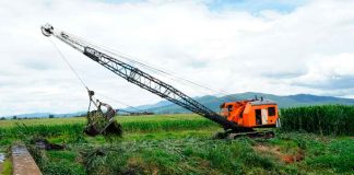 Inician los trabajos de limpieza del canal Ángulo en Zacapu