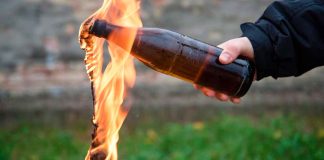 Atacan con bombas molotov escuela de natación en Uruapan; daños mínimos y sin heridos