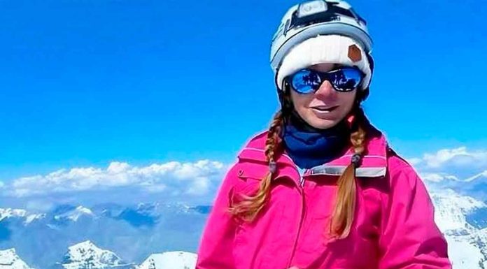 #VIDEO | Alpinista queda atrapada en el Pico Pobeda tras fracturarse la pierna; no hay forma de rescatarla