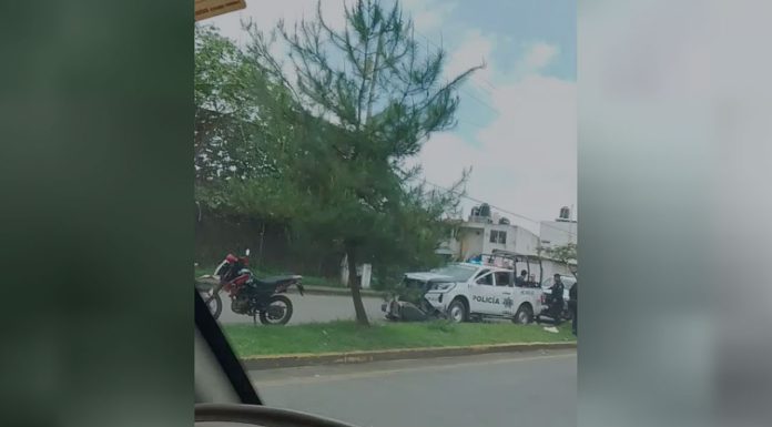 Patrulla municipal atropella a motociclista cerca del Cereso de Uruapan