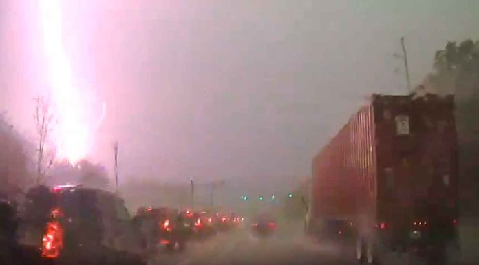 #VIDEO || Rayo provoca apagones y caos vehicular en Carolina del Sur