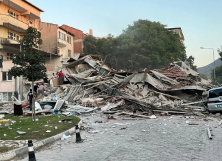 #VIDEO || Sismo de magnitud 6.1 provoca el colapso de al menos 12 edificios en Turquía