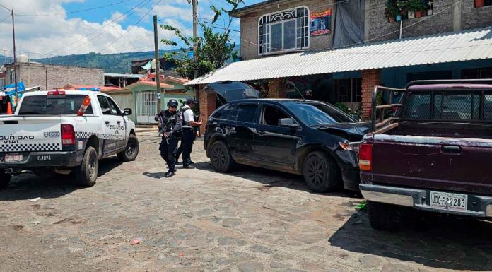 Tras persecución, SSP asegura vehículo, cartuchos útiles y uniformes apócrifos en Tingambato