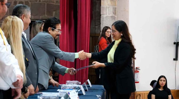 A mantenerse actualizados de manera permanente invitan a graduados de la Licenciatura en Enfermería