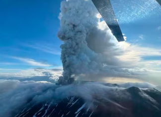 #VIDEO || Erupción histórica en Rusia: el volcán Krasheninnikov despierta tras 460 años