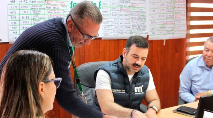 Yankel Benítez y vecinos de Ríos Mexicanos avanzan en gestiones para regularizar servicio ante CFE