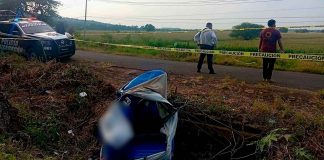 Camioneta embiste a mototaxi en Pajacuarán; hay tres fallecidos