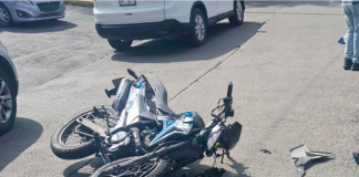 Motociclista resulta herido tras chocar contra auto en la Av. Solidaridad de Morelia