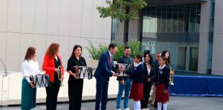 Alfonso Martínez, entrega Bandera Nacional y Bandas de Guerra a escuelas públicas