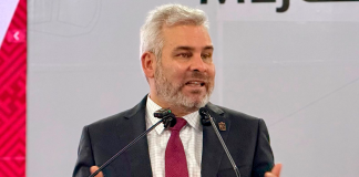 Ramírez Bedolla corrige a edil de Coahuayana: no puede suspender clases