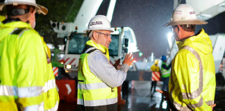 Supervisa Bedolla colocación de primera trabe de acero en paso vehicular La Hielera, en Uruapan