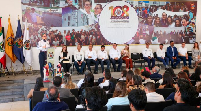Vivan la Universidad orgullosos de su historia, manifiesta Yarabí Ávila ante estudiantes zamoranos