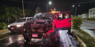 Incendio de camioneta en Zamora, moviliza a las corporaciones de auxilio