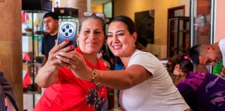 Kilos de ayuda con causa: Presidenta Moni Valdez realiza canje de cortesías por alimentos y croquetas para apoyar a quienes más lo necesitan