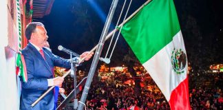 Julio Arreola encabeza el Grito de Independencia en Pátzcuaro ante cientos de familias