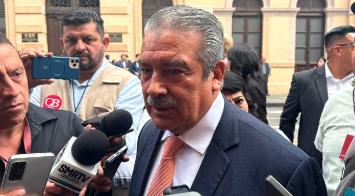 Revela Morón lo que le dijo Claudia Sheinbaum al oído: debemos trabajar mucho por México