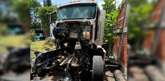 En cateo realizado en Morelia, asegura Fiscalía General tractocamión con reporte de robo