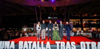 #IMAGENES|| DiCaprio, Del Toro y Chase Infiniti brillan en la alfombra roja de “Una Batalla Tras Otra” en CDMX