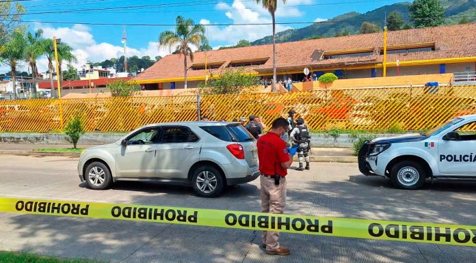 Dos mujeres muertas y una niña herida, tras agresión armada frente a la Central Camionera de Uruapan