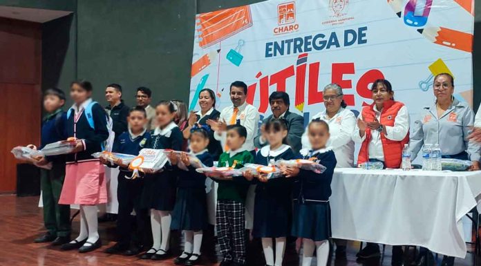 Reconocen labor del presidente municipal Gabriel Molinero en arranque de ciclo escolar en Charo