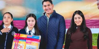 Inauguran Yohana Mendoza y Lenin López ciclo escolar 2025-2026 en Ario de Rosales; Entregan Libros de Texto Gratuito
