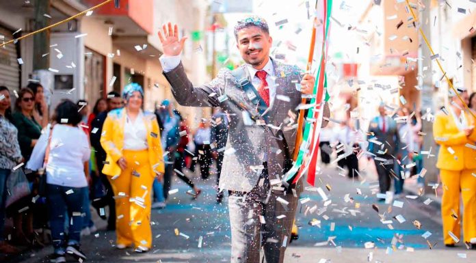 Yurécuaro aprovecha desfile patrio para promover vacunación contra el sarampión