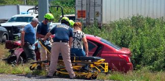Una mujer herida en choque de tráiler y auto, en el Libramiento Norte de Zamora
