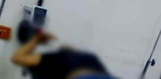 Joven motociclista sobrevive a fuerte choque en Apatzingán