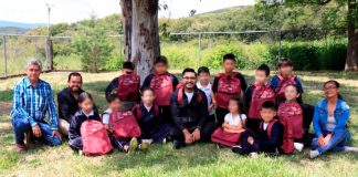 Alexis Velázquez encabeza entrega de más de 1,500 mochilas a estudiantes de Huandacareo