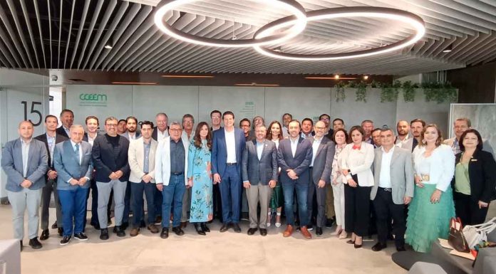 Presenta Alfonso Martínez proyectos de desarrollo a empresarios