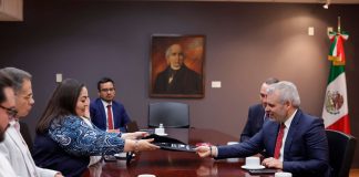 Bedolla estrecha relación con el consulado de Chicago en apoyo a migrantes