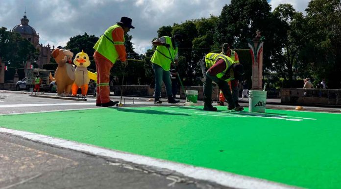 SEDUM inicia jornada balizamiento en la Avenida Madero, frente a Catedral