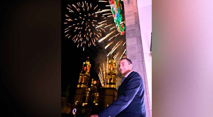 Carlos Soto Delgado encabezó ceremonia del 215 aniversario de la Independencia de México