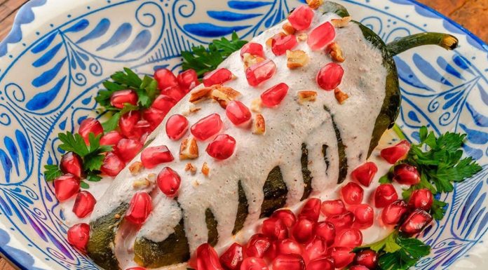 Chiles en nogada, un platillo muy mexicano; Profeco presenta precios mínimos y máximos de chile poblano y granada roja