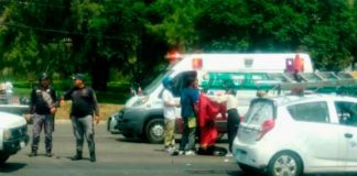 Mujer motociclista choca contra taxi en la Av. Madero Oriente de Morelia