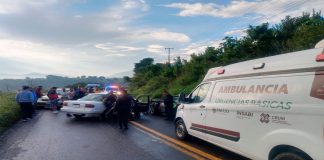 Dos lesionados, saldo de aparatoso ch0qu3 vehicular, en Chilchota