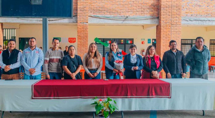 Dayana Pérez entrega 20 toneladas de cemento al Instituto Luis Guerrero Esparza