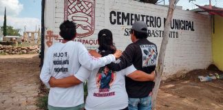 Madres buscadoras descubrieron 31 cuerpos enterrados de manera clandestina en panteón.