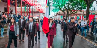 La presidenta municipal Dayana Pérez encabeza con solemnidad el desfile patrio en Salvador Escalante