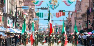 Encabeza Bedolla desfile cívico militar en honor a Morelos; familias desbordan orgullo y pertenencia