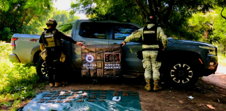 Aseguran camioneta con explosivos y cartuchos