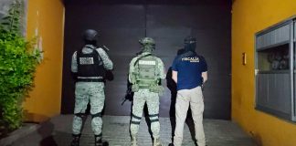 Asegura FGE 904 dosis de narcótico y equipo táctico durante cateo en Morelia; hay dos detenidos