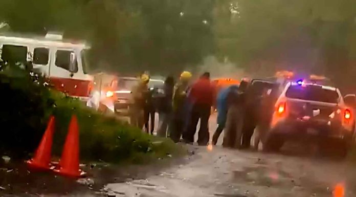 #VIDEO | Preliminar, al menos 5 campesinos heridos al caerles un rayo en Tangancícuaro